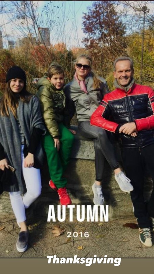 Ο Πέτρος Κωστόπουλος με τα παιδιά του στο  Central Park 