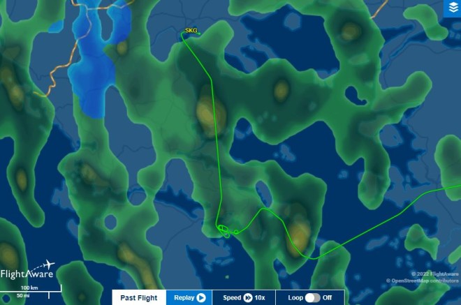 Ο πιλότος του αεροσκάφους έκανε τρεις κύκλους πάνω από την Αττική, ωστόσο δεν κατάφερε να προσγειώσει το αεροπλάνο