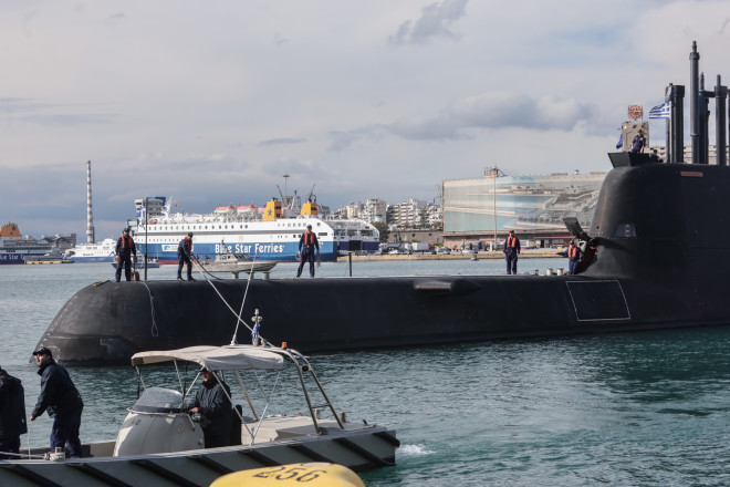 Η Πρόεδρος της Δημοκρατίας συμμετείχε στον πλου του υποβρυχίου «Παπανικολής» από τον ναύσταθμο της Σαλαμίνας προς τον Πειραιά