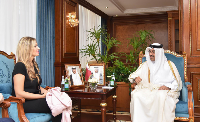 Η αντιπρόεδρος της Ευρωβουλής, Εύα Καϊλή με τον υπουργό εργασίας του Κατάρ/INTIMENEWS