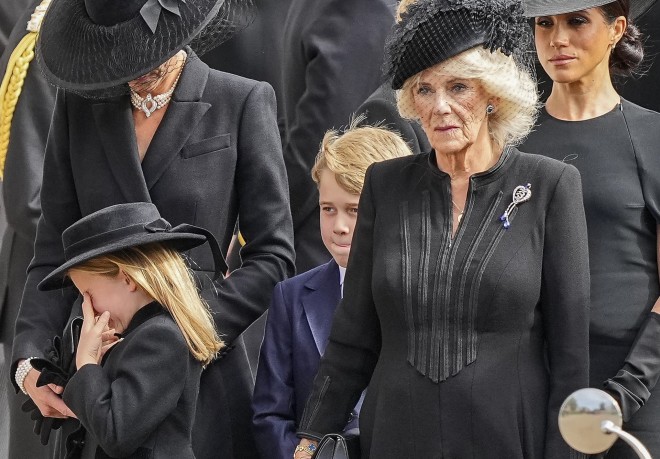η πριγκίπισσα Σάρλοτ ξέσπασε σε λυγμούς στην κηδεία της βασίλισσας Ελισάβετ