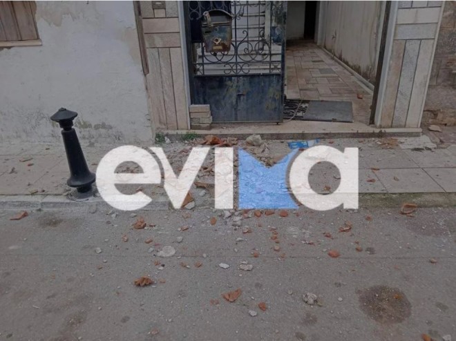 Λόγω του σεισμού έπεσαν κάποιοι σοβάδες από σπίτια - evima.gr