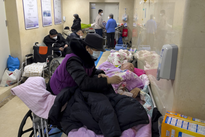 Γεμάτα τα νοσοκομεία στην Κίνα, λόγω της αύξησης των κρουσμάτων κορωνοϊού