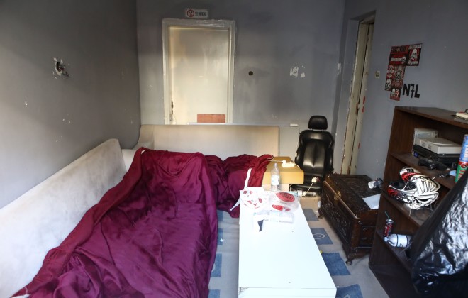 To εγκαταλελειμένο σπίτι στο Ίλιον όπου οι ανήλικοι κατηγορούμενοι βίαζαν τον συμμαθητή τους- ΙΝΤΙΜΕ