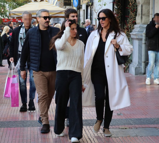 H οικογένεια Μουρατίδη - Δούνια βόλτα στο κέντρο της Αθήνας