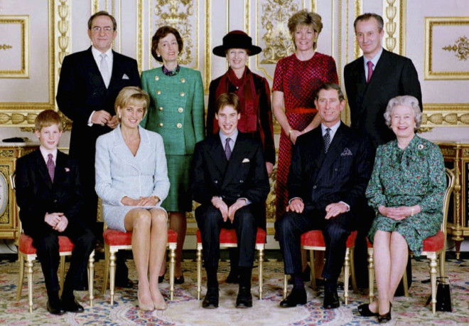 Τέως βασιλιάς Κωνσταντίνος με τη βασιλική οικογένεια της Μεγάλης Βρετανίας