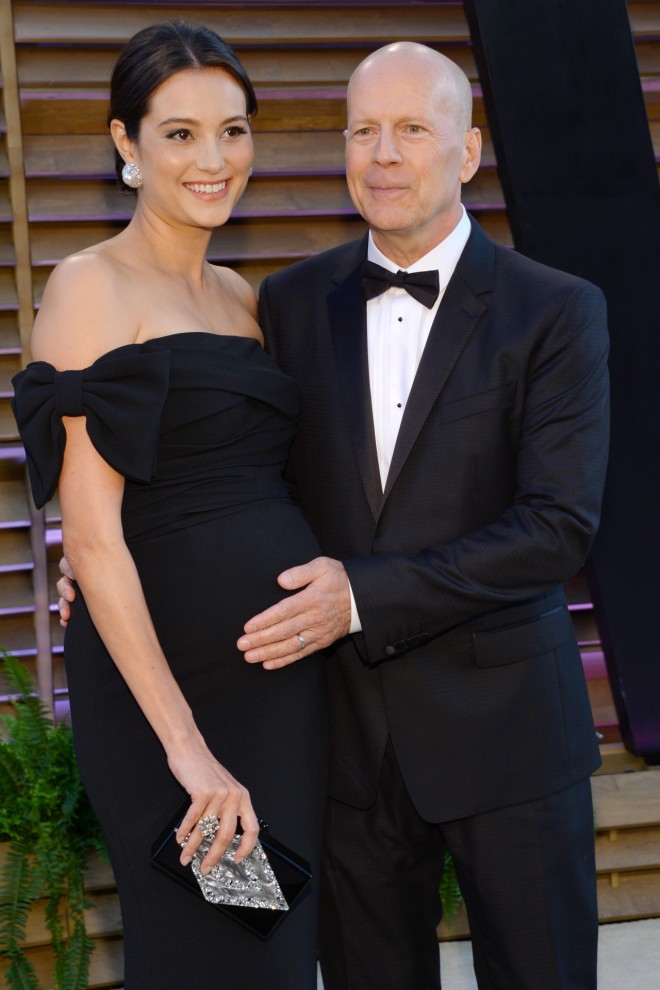 Ο Bruce Willis με την εγκυμονούσα το 2014, Emma Hemming, σε πάρτι του Vanity Fair 