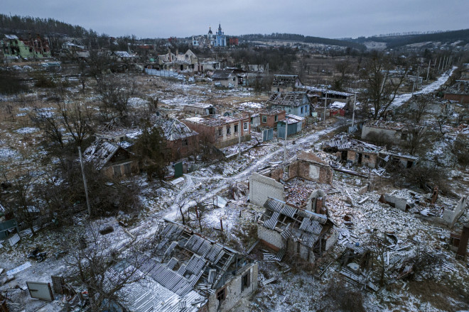 Καταστροφές στο χωριό Bogorodychne της Ουκρανίας μετά από ρωσική επίθεση/ ΑP images