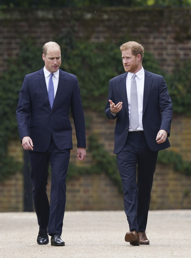 Ο πρίγκιπας Χάρι με τον αδερφό του, πρίγκιπα Ουίλιαμ/ φωτογραφία AP