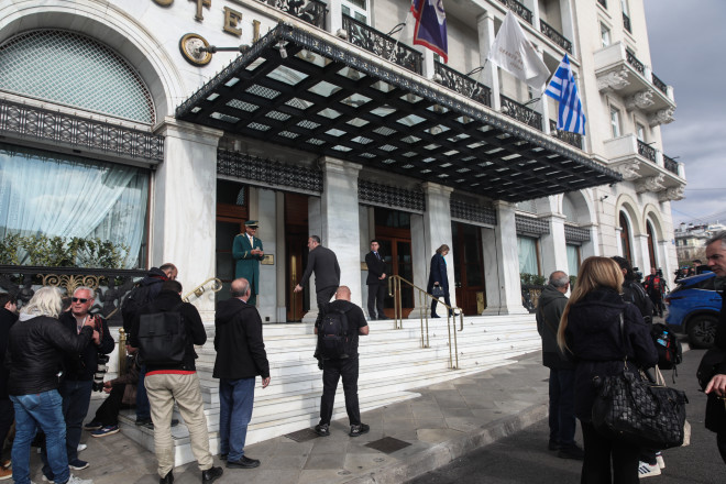 Το ξενοδοχείο «Μεγάλη Βρετανία» όπου διαμένουν μέλη βασιλικών οικογενειών για να παραστούν στην κηδεία του τέως βασιλιά Κωνσταντίνου/ Eurokinissi