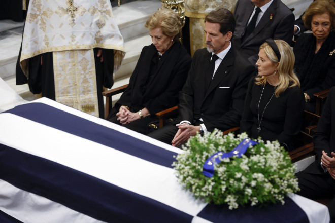 Η Άννα Μαρία, ο Παύλος και η Μαρί Σαντάλ στην κηδεία του τέως βασιλιά Κωνσταντίνου