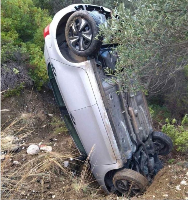 Το αυτοκίνητο της 44χρονης που βρέθηκε αναποδογυρισμένο - dimokratiki.gr