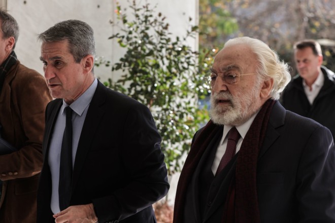 Ο Χρ. Καλογρίτσας προσέρχεται να καταθέσει στο Ειδικό Δικαστήριο συνοδευόμενος από τον δικηγόρο του Α. Λοβέρδο  