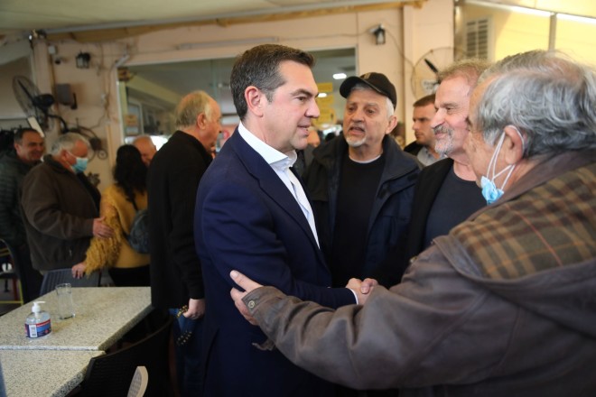 O πρόεδρος του ΣΥΡΙΖΑ με συνταξιούχους στο Αιγάλεω 