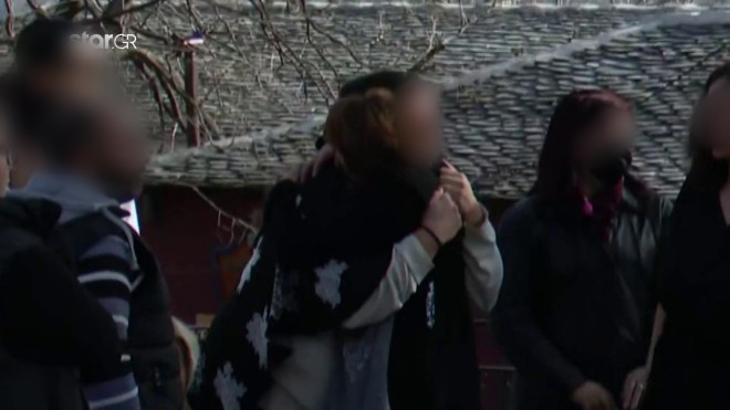 Βόλος: Λύγισε η μητέρα του 10χρονου Κωνσταντίνου