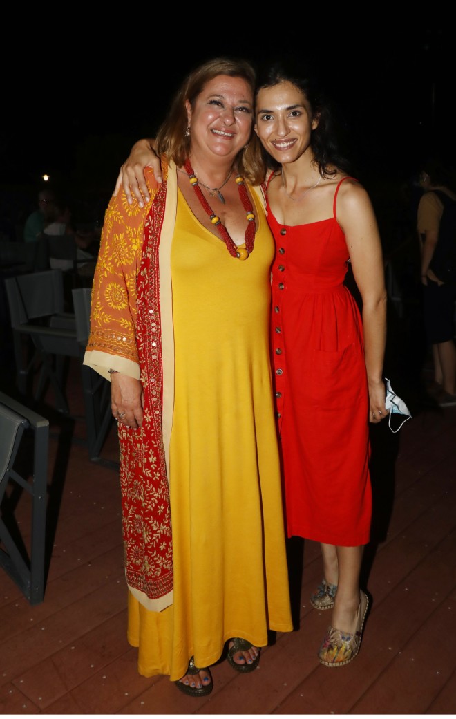 Η Ελισάβετ Κωνσταντινίδου με την κόρη της, Μαρία Χάνου/ φωτογραφία NDP