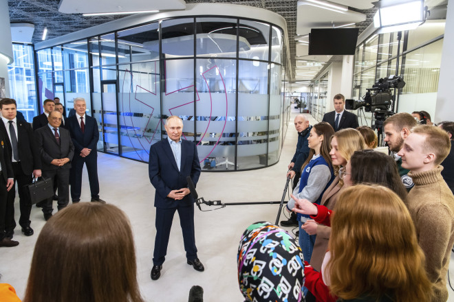 O Πούτιν στη συνάντησή του με Ρώσους φοιτητές/ Maksim Mishin, Sputnik, Kremlin Pool Photo via AP