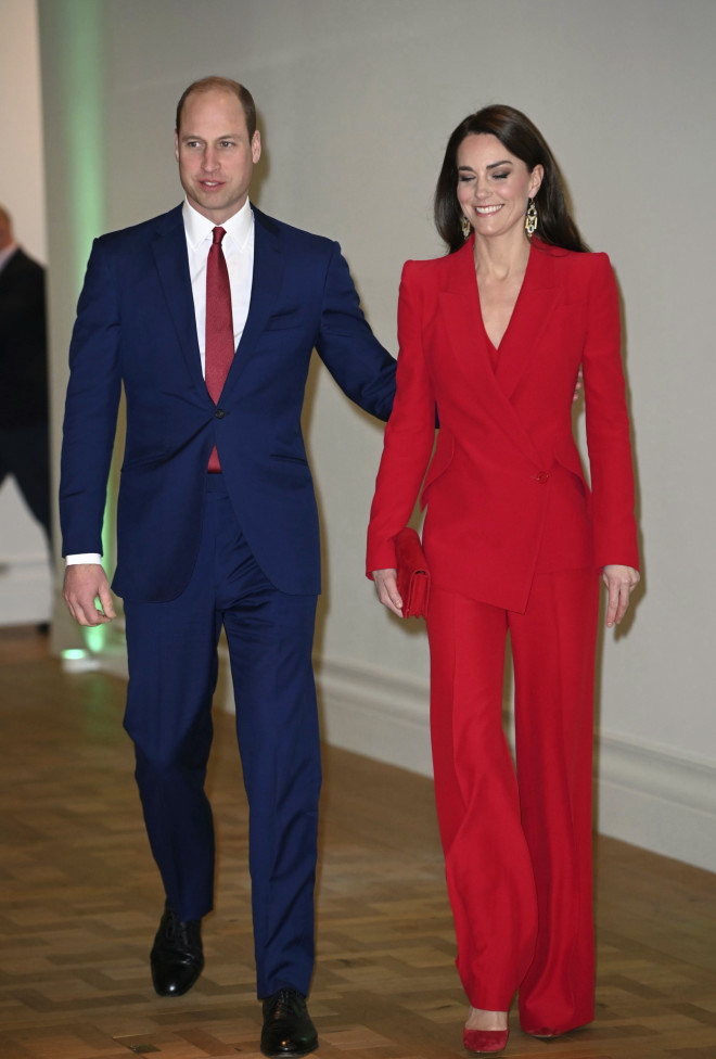 Kate Middleton: Με κοστούμι στην πιο hot απόχρωση αυτη τη στιγμή -2