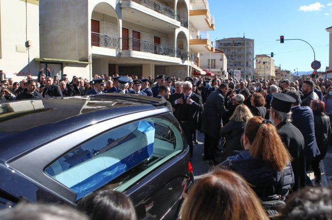Πλήθος κόσμου στην κηδεία του υποσμηναγού Μάριου Μιχαήλ Τουρούτσικα
