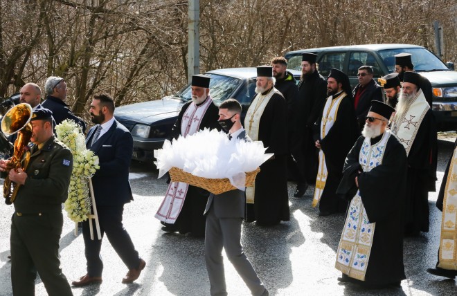 Μοίρασαν μπομπονιέρες και κουφέτα στην κηδεία του Στάθη Τσιτλακίδη