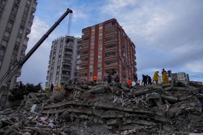 Μεγάλες υλικές ζημιές από τον σεισμό στην Τουρκία