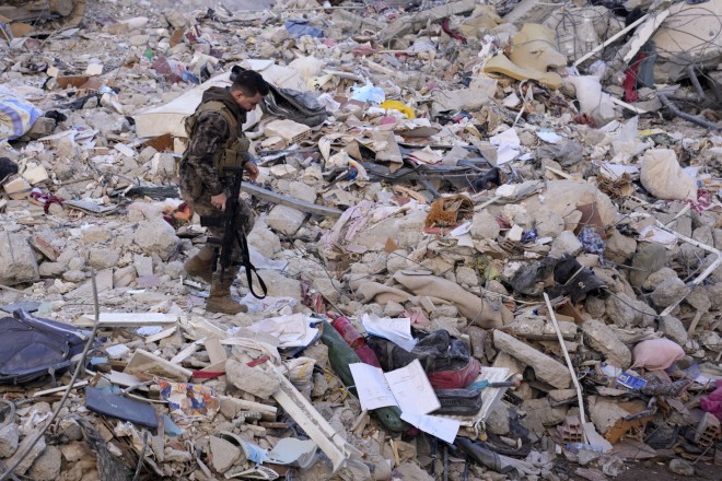 Εικόνες καταστροφής στην Τουρκία μετά τον σεισμό των 7,8 Ρίχτερ