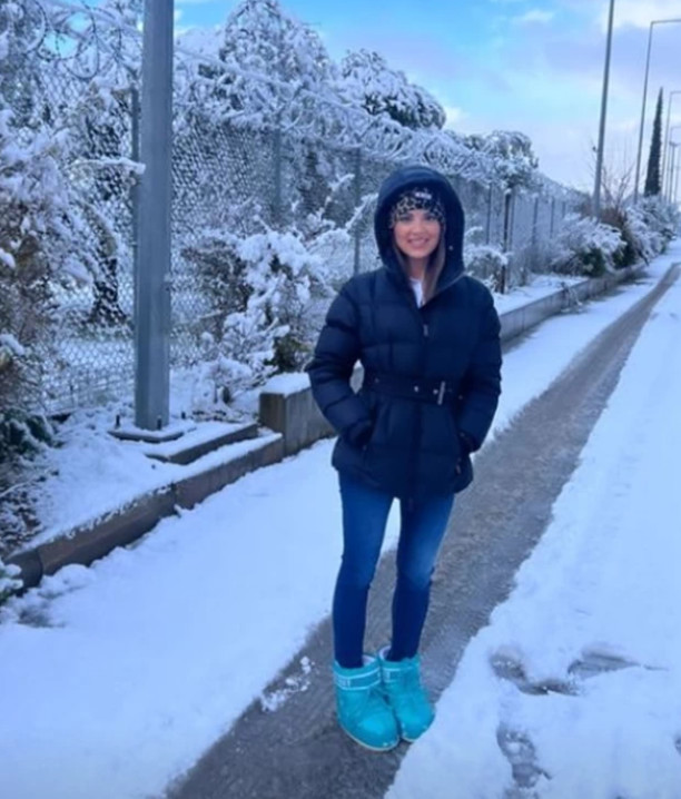 Σταματίνα Τσιμτσιλή: Φόρεσε τις πιο hot μπότες χιονιού!
