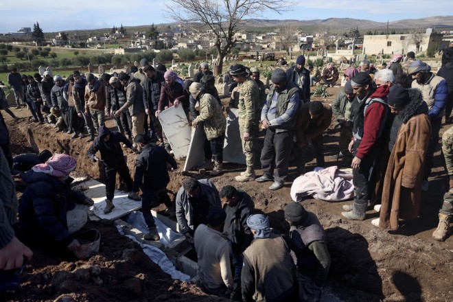Χιλιάδες οι νεκροί σε Τουρκία και Συρία μετά τον καταστροφικό σεισμό