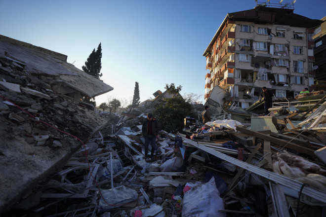 Ολόκληρες πόλεις σε Τουρκία και Συρία έχουν ισοπεδωθεί από τον σεισμό - AP