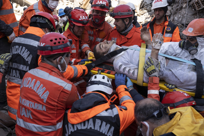 Τουρκία σεισμός: Βγαίνουν ζωντανοί μέσα από τα χαλάσματα μια εβδομάδα μετά