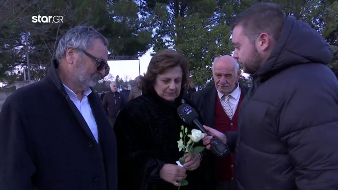 Συντετριμμένη η Μαίρη Παναγάκου στην κηδεία του γιου της