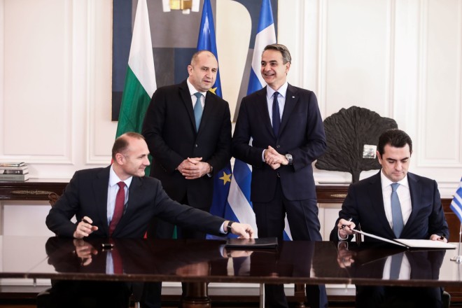 Ο υπουργός Ενέργειας Κ. Σκρέκας και ο Βούλγαρος ομόλογός του υπογράφουν μνημόνια για  την ενέργεια     
