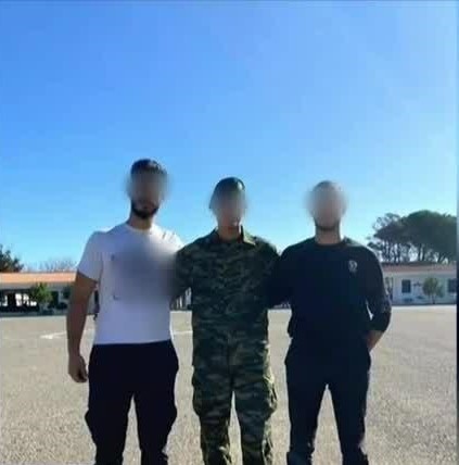 O άτυχος 20χρονος με τη στρατιωτική του στολή- φωτογραφία από video alpha
