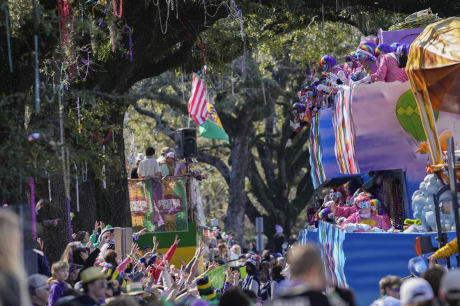 Στιγμιότυπο από την καρναβαλική παρέλαση στη Νέα Ορλεάνη/ AP Photo Gerald Herbert