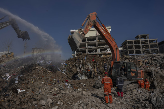 Η ανθρωπιστική κρίση στην Τουρκία μετά από τους σεισμούς είναι ανυπολόγιστη - AP