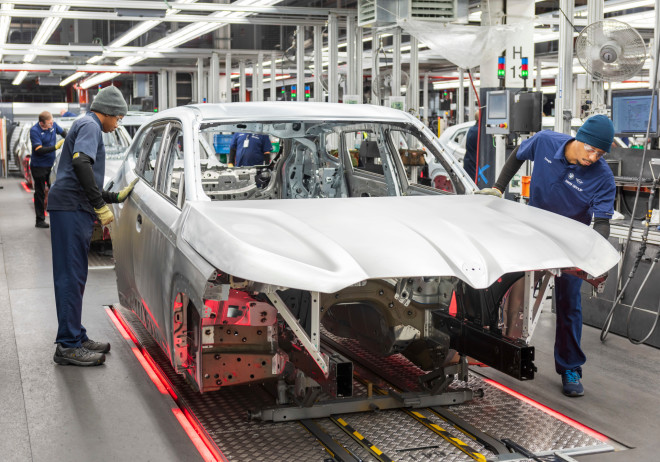 BMW: Με ποιο τρόπο μειώνει ακόμα περισσότερο τους ρύπους CO2