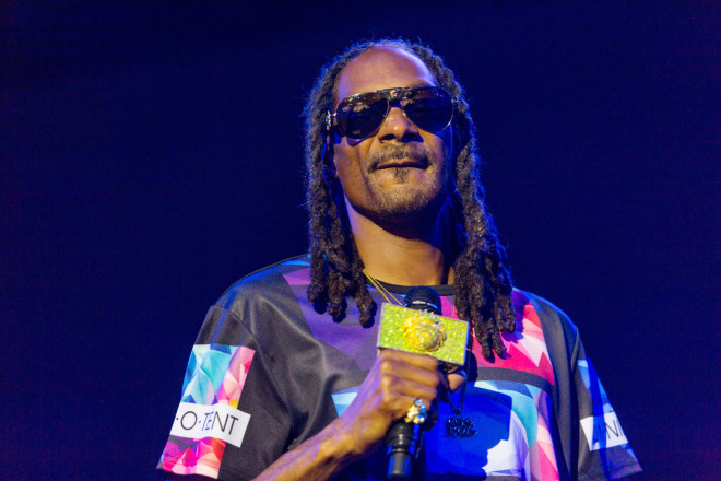 O rapper Snoop Dog με pinky ring/  Photo by Paul A. Hebert/Invision/AP, File