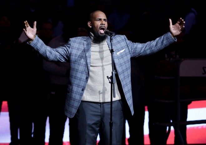 Ο R. Kelly τραγούδησε τον εθνικό ύμνο των ΗΠΑ σε τελικό αγώνα του NBA το 2007