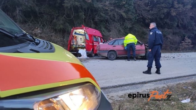 Δύο νεκροί σε σύγκρουση ασθενοφόρου με αυτοκίνητο στα Ιωάννινα