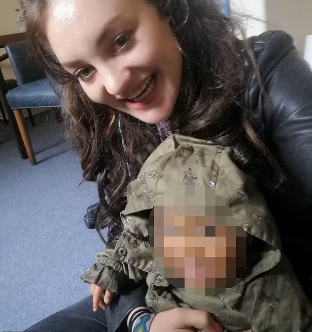 Η 35χρονη Κόνστανς Μάρτεν με το μωρό της - Facebook