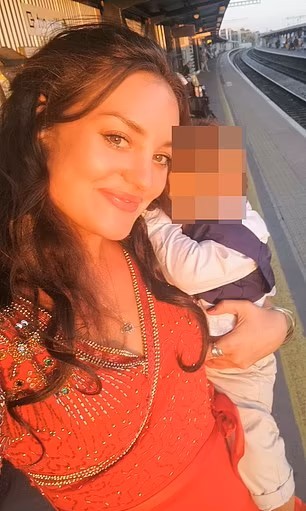 Η μητέρα της 35χρονης αριστοκράτισσας κάνει έκκληση να την αφήσει να φροντίσει το εγγόνι της - Facebook