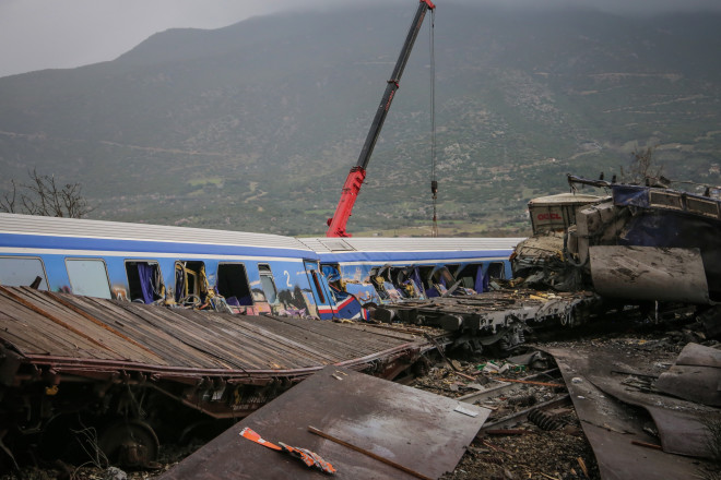 Ο τόπος της τραγωδίας στα Τέμπη μετά το σιδηροδρομικό δυστύχημα -Eurokinissi