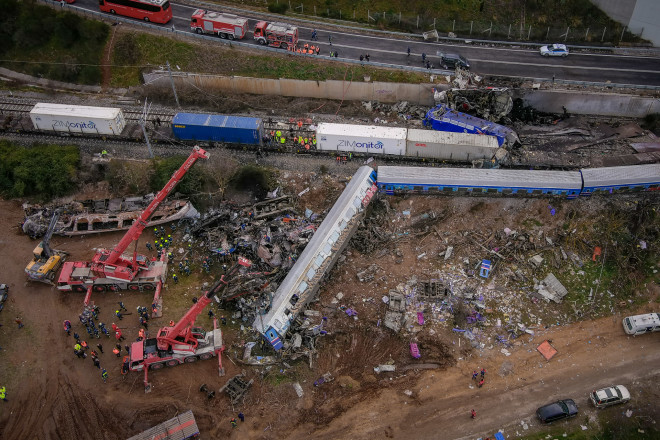Ο τόπος της τραγωδίας στα Τέμπη μετά τη σύγκρουση δύο τρένων- Eurokinissi
