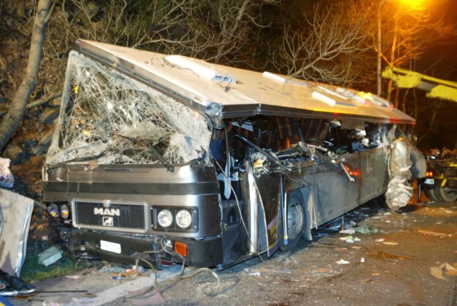 Το λεωφορείο που μετέφερε τους μαθητές συγκρούστηκε πλαγιομετωπικά με φορτηγό που μετέφερε νοβοπάν - Eurokinissi