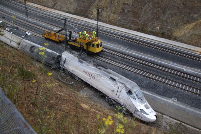 Εκτροχιασμός τρένου στην Ισπανία με 80 νεκρούς