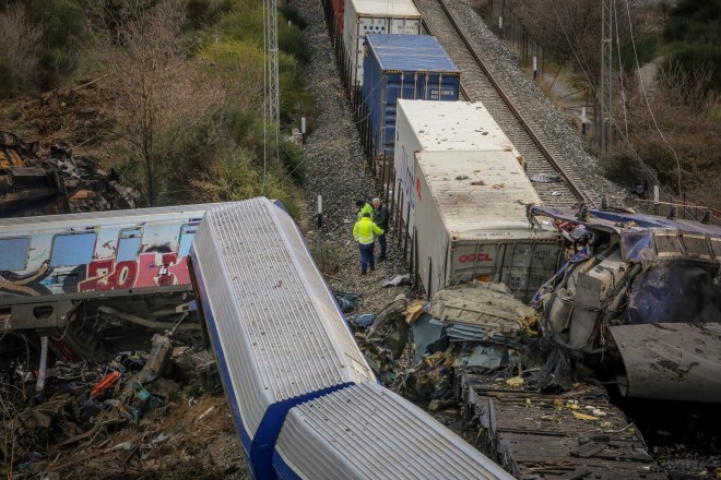 Το λάθος του σταθμάρχη Λάρισας οδήγησε στο μεγαλύτερο σιδηροδρομικό δυστύχημα στη χώρα στα Τέμπη