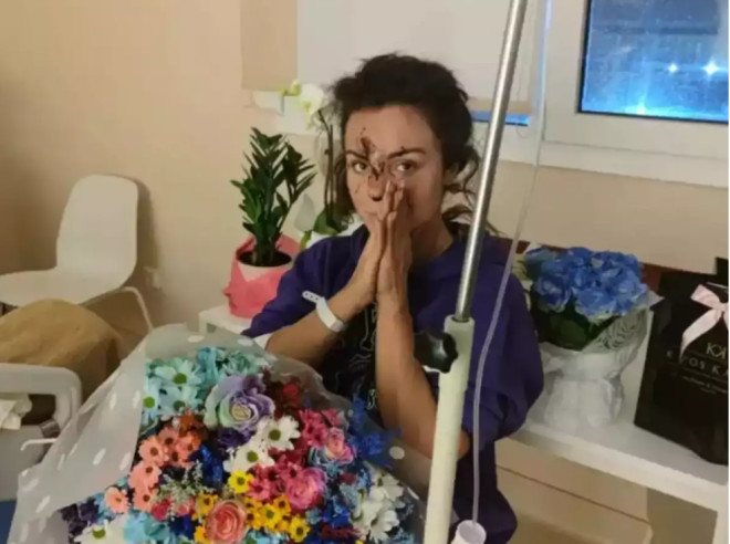 Φωτογραφία της Ευδοκίας Τσαγκλή στο νοσοκομείο μετά το δυστύχημα στα Τέμπη