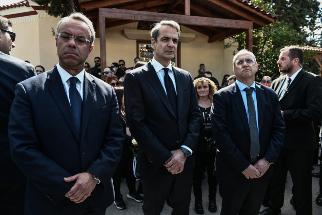 Κ. Μητσοτάκης, Χρήστος Σταϊκούρας, Γιάννης Οικονόμου στην κηδεία του 35χρονου μηχανοδηγού, Σπύρου Βούλγαρη