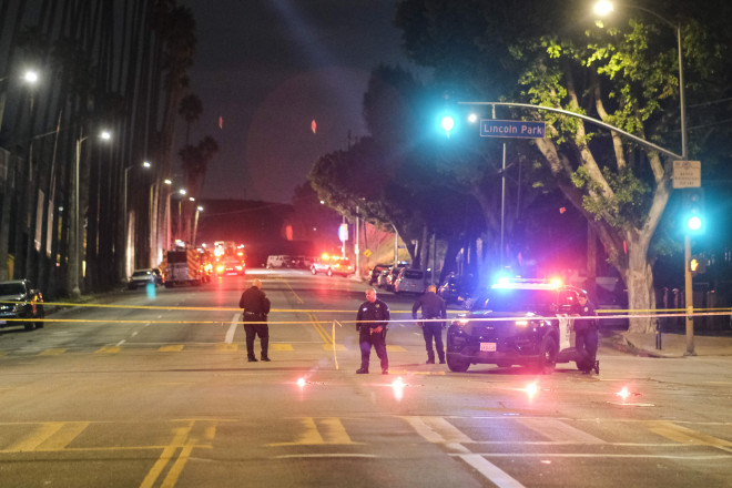 Aστυνομικές δυνάμεις του LAPD στο σημείο όπου τραυματίστηκαν αστυνομικοί/ AP Photo/Ringo H.W. Chiu