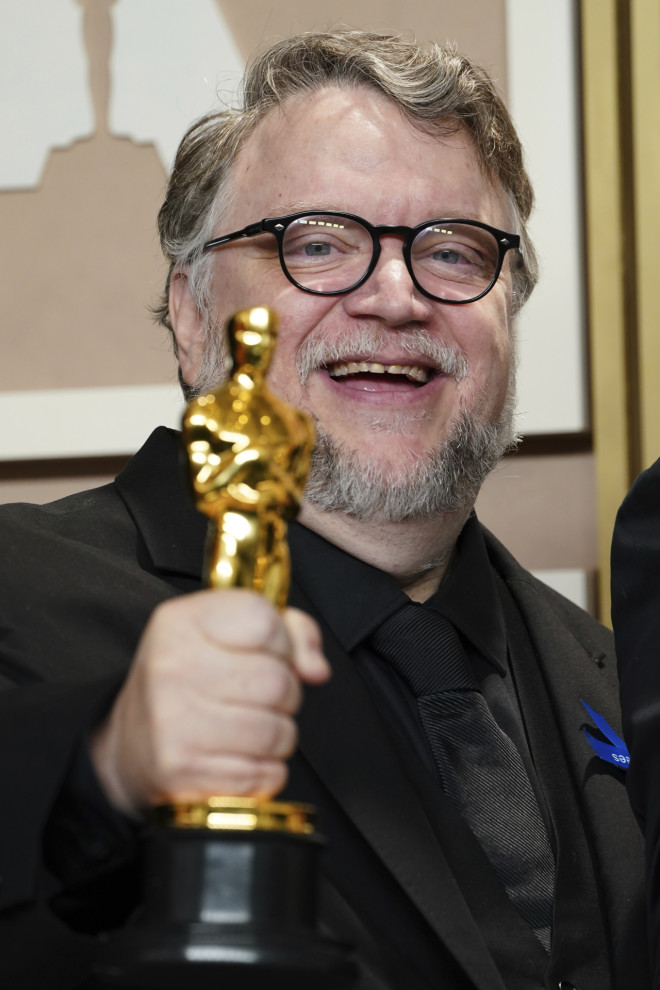 Ο Guillermo Del Toro με το βραβείο Όσκαρ στο χέρι!